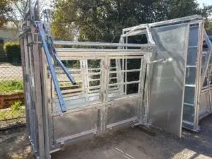 BODY CLAMP HANDLING CRATE – CATTLE