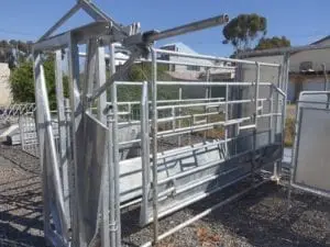MOBILE CATTLE BODY SQUEEZE PANELS