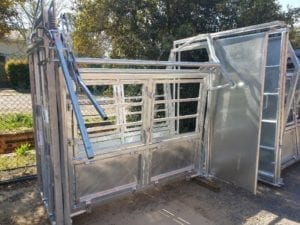 BODY CLAMP HANDLING CRATE – CATTLE